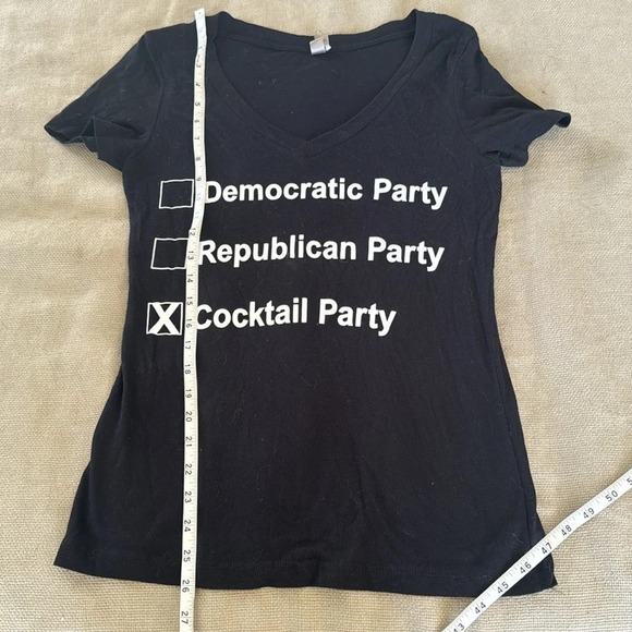 Black medium V-neck T shirt short sleeve democratic republican cocktail party - Picture 3 of 4